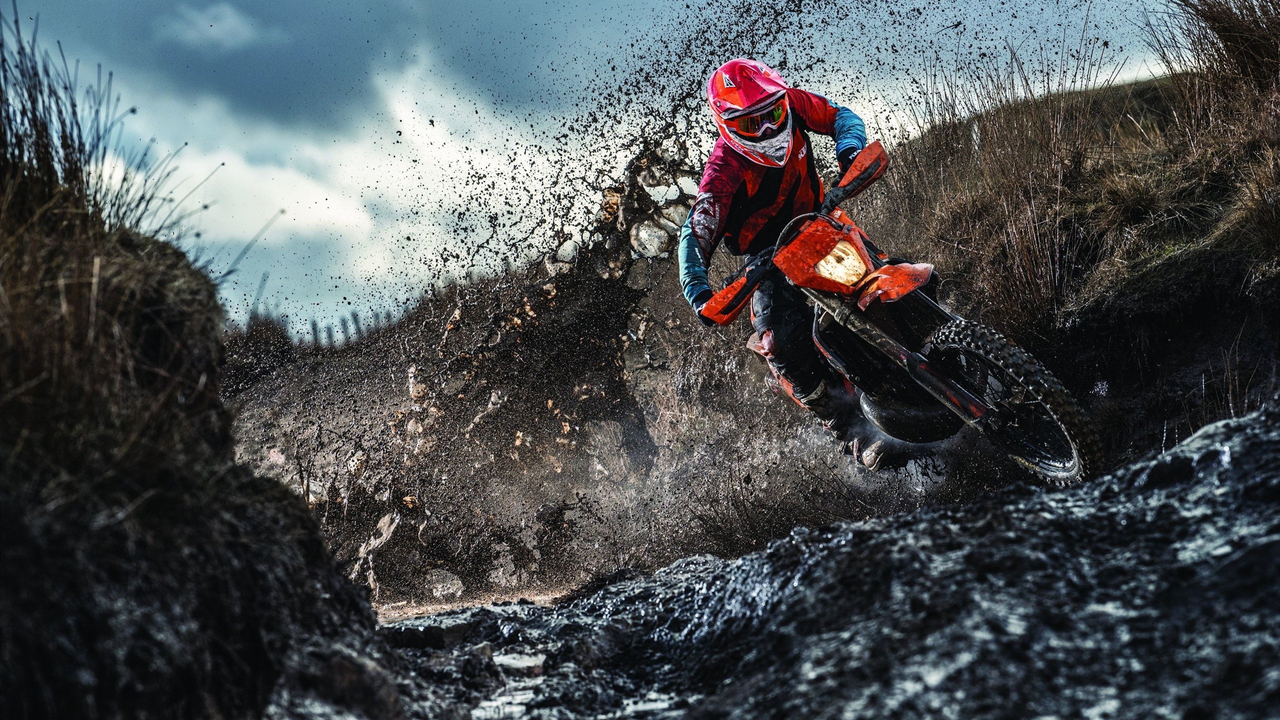 _高速溜索滑行：城市天空中的极速体验_，溜索事故