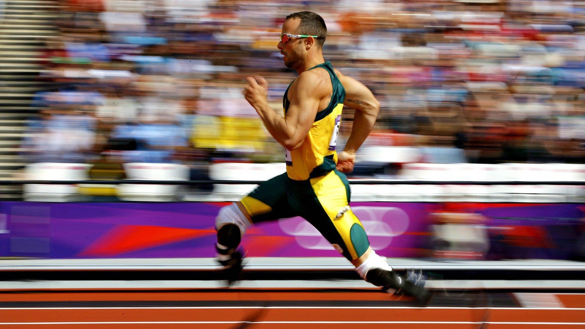 九游esports-_魔幻夜光跑步赛：光影交织，燃爆夜晚_，夜光跑道