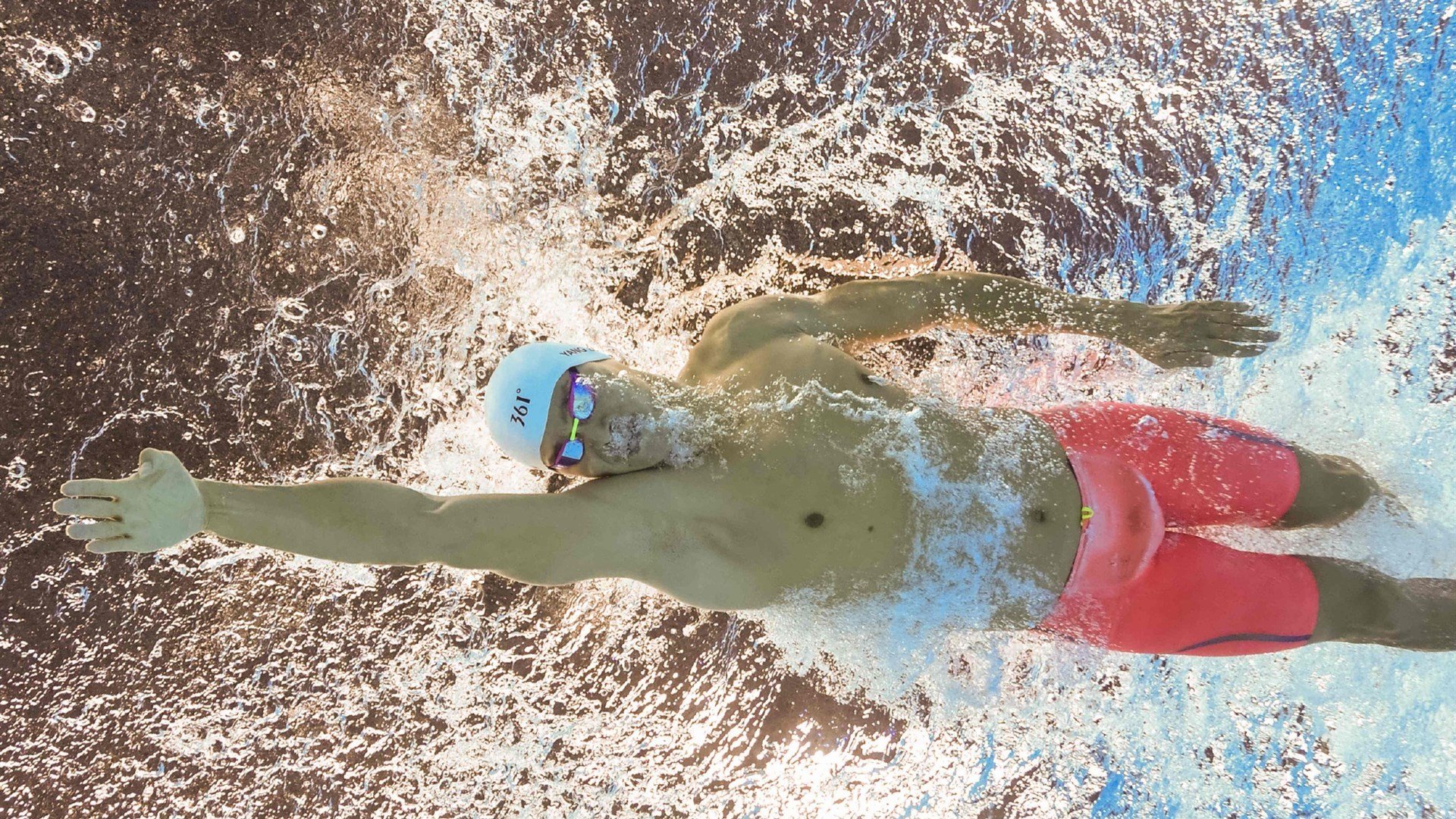 _魔幻夜光跑步赛：光影交织，燃爆夜晚_，夜光跑道